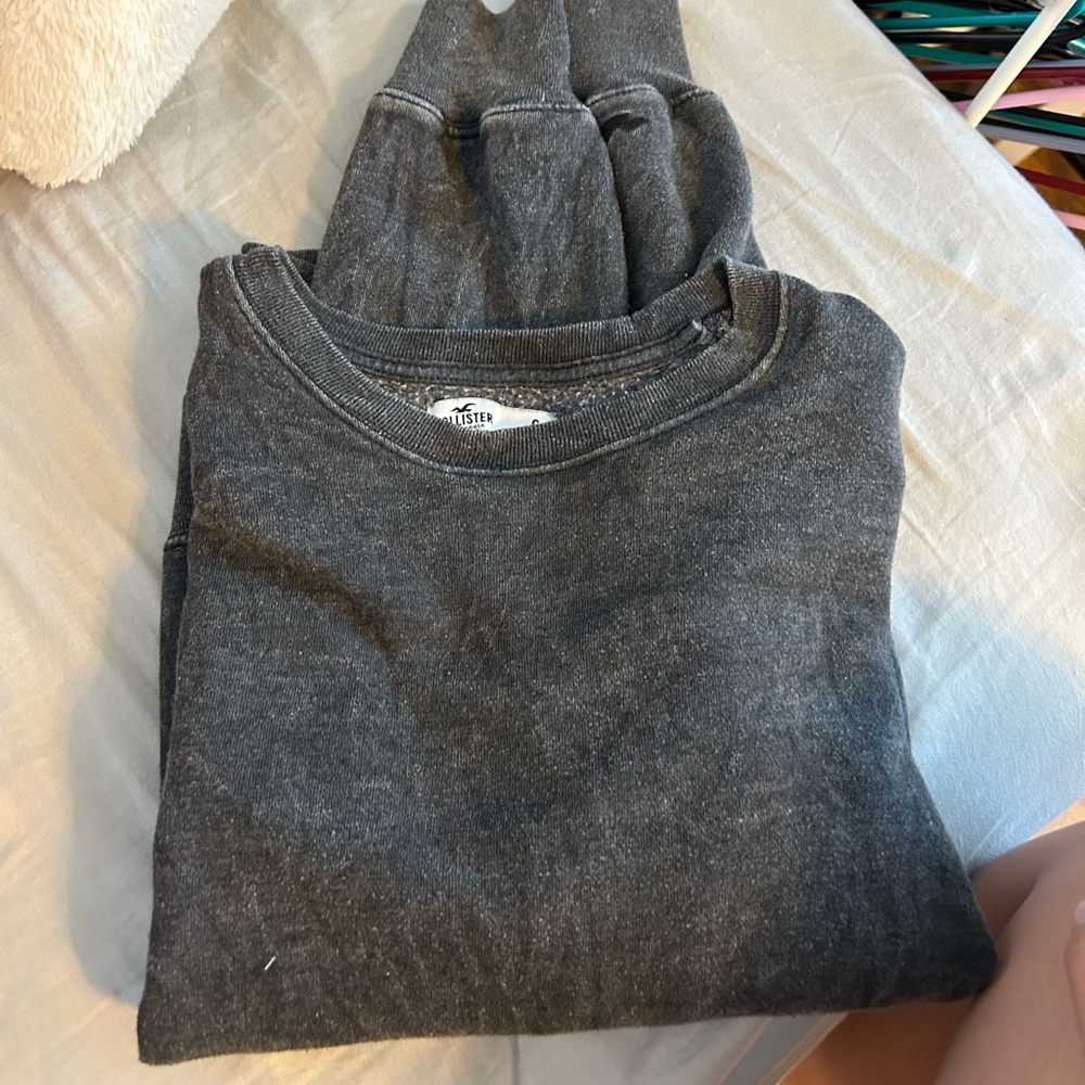 Heather grey crewneck from hollister